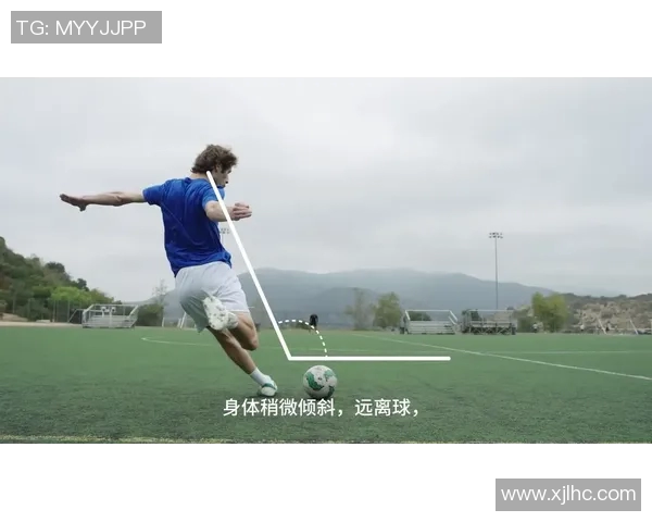 足球明星压腿动作全景展示与技巧解析合集